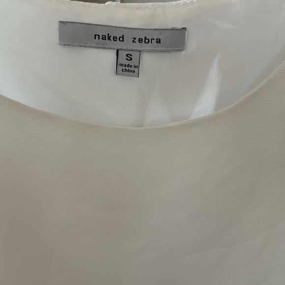 Cute white tank blouse. High low in front with skinny straps - Picture 2 of 3